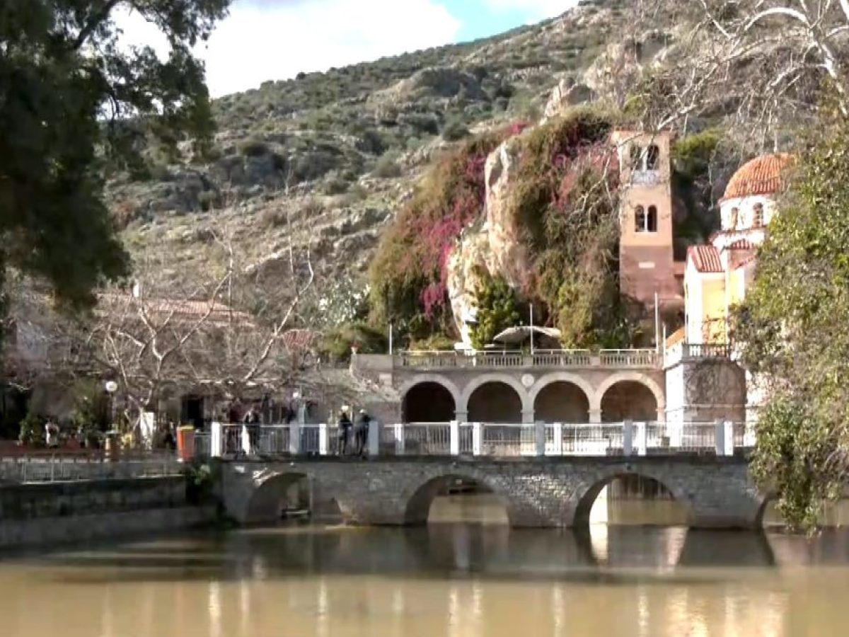 Κεφαλάρι Αργολίδας: Αναβλύζει και πάλι νερό από την πηγή στον καταπράσινο οικισμό