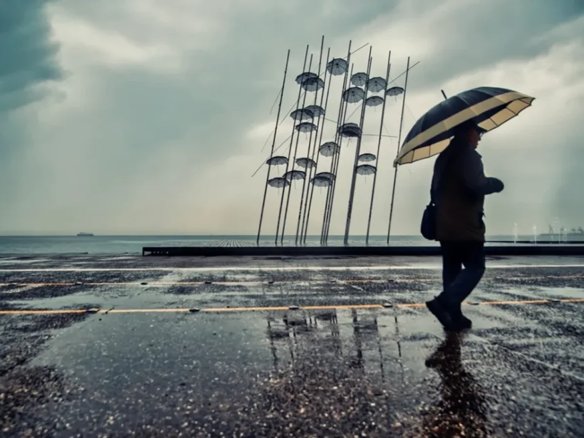 Καιρός: Βροχές στα δυτικά, σκόνη και ισχυροί άνεμοι – Νεφώσεις και πρόσκαιρες βροχές στη Θεσσαλονίκη