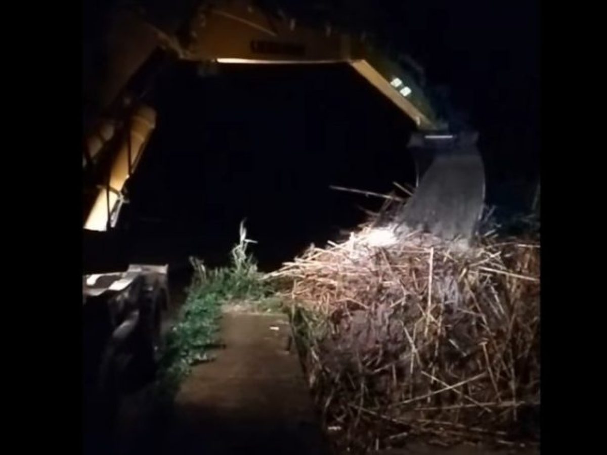 Κίνδυνος υπερχείλισης σε γέφυρα στην Κλείσοβα – Προχώρησε σε καθαρισμό ο δήμος