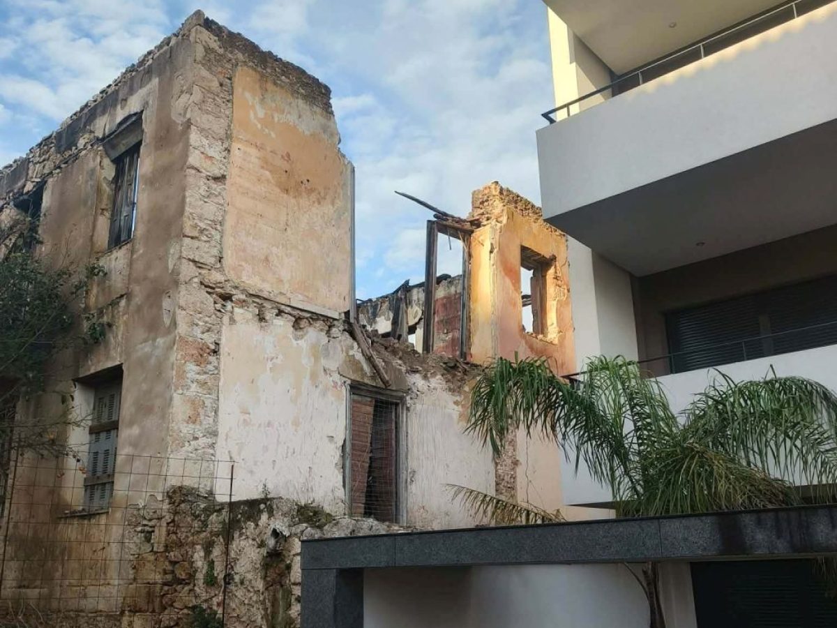 Κυπαρισσία: Τμήμα ερειπίου έπεσε σε γειτνιάζουσα οικία