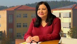 kiriaki-zacharopoulou-me-prosorini-1