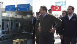 kiriakos-mitsotakis-telonio-kipon-plimmirismenes