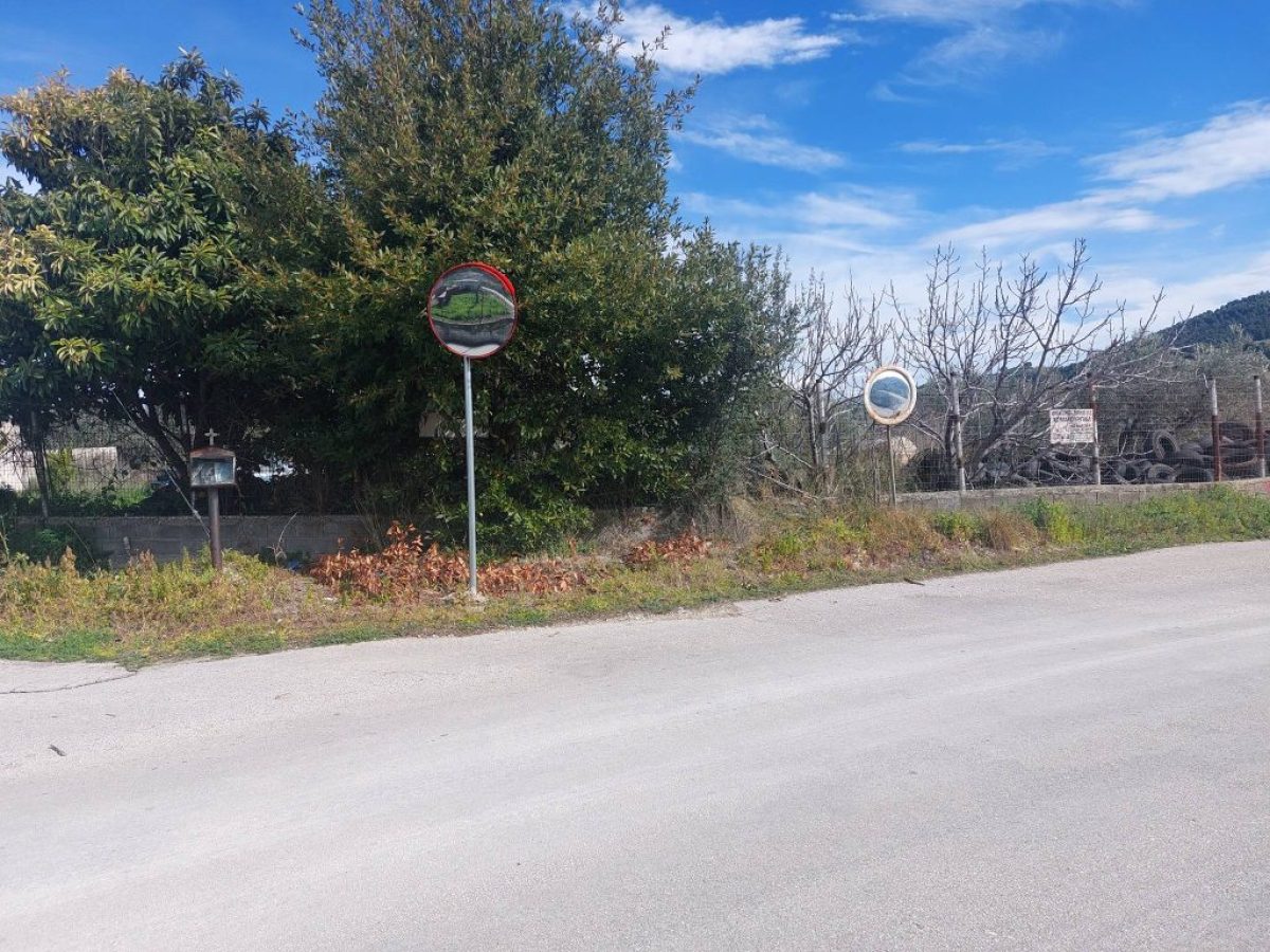 Κλένια – Τάκης Μπακλώρης: Ως Εδώ – Τοποθέτησαν δεκάδες Καθρέφτες  σε όλο το χωριό