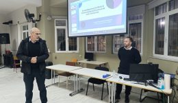 klidi-gia-tin-ousiastiki-epikinonia