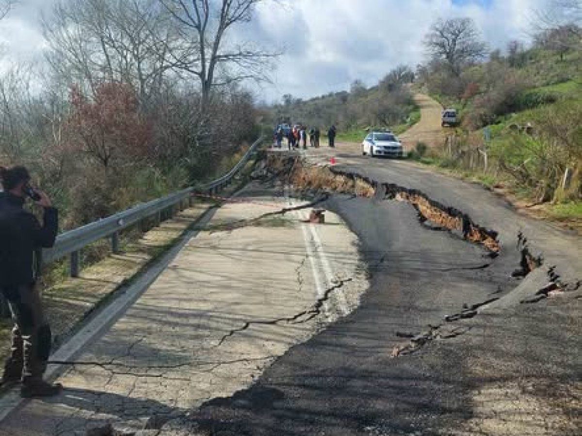 Κλειστή η εθνική 111-Κατέρρευσε ο δρόμος από την κακοκαιρία