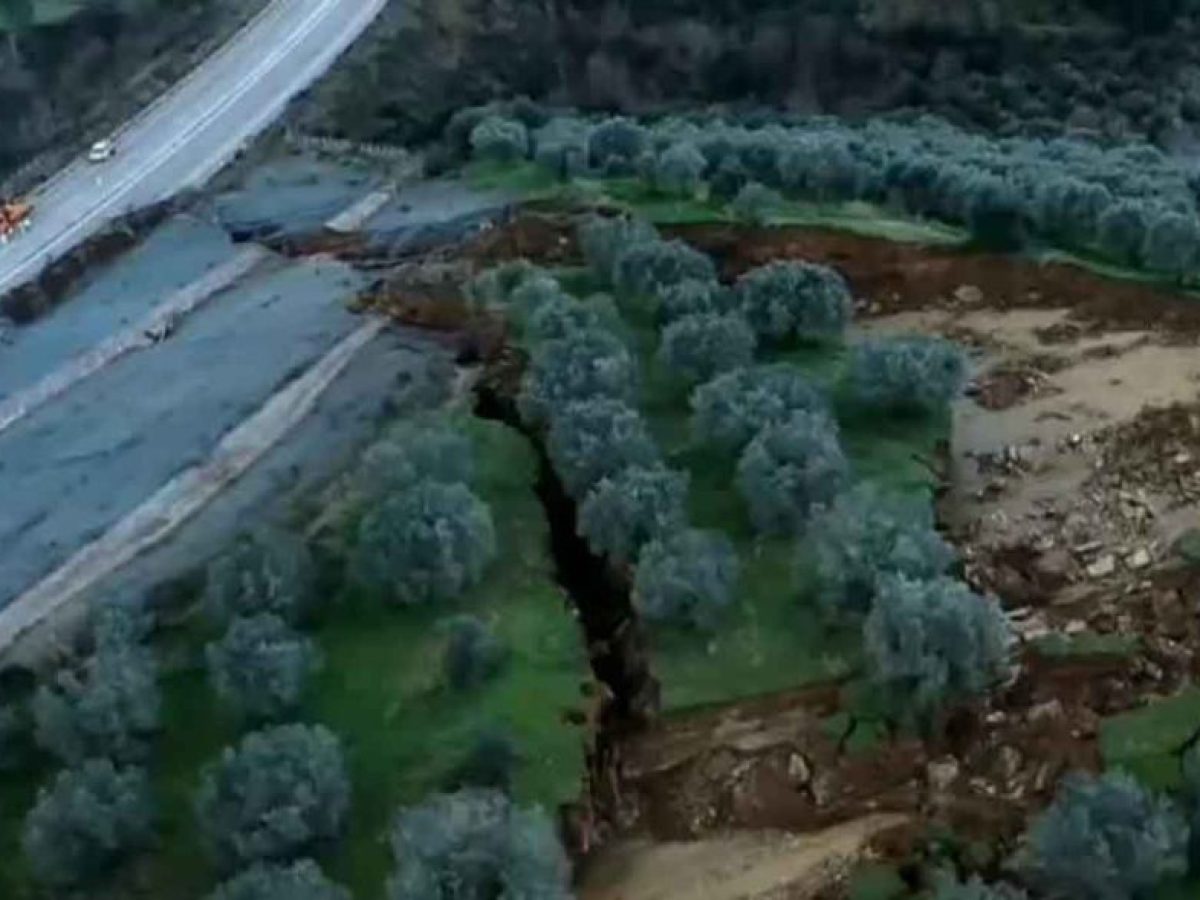 Κλειστή η Ιόνια Οδός από Άρτα μέχρι Αμφιλοχία απ’ την κατολίσθηση: Σχεδόν 200.000 κυβικά μέτρα το μέγεθός