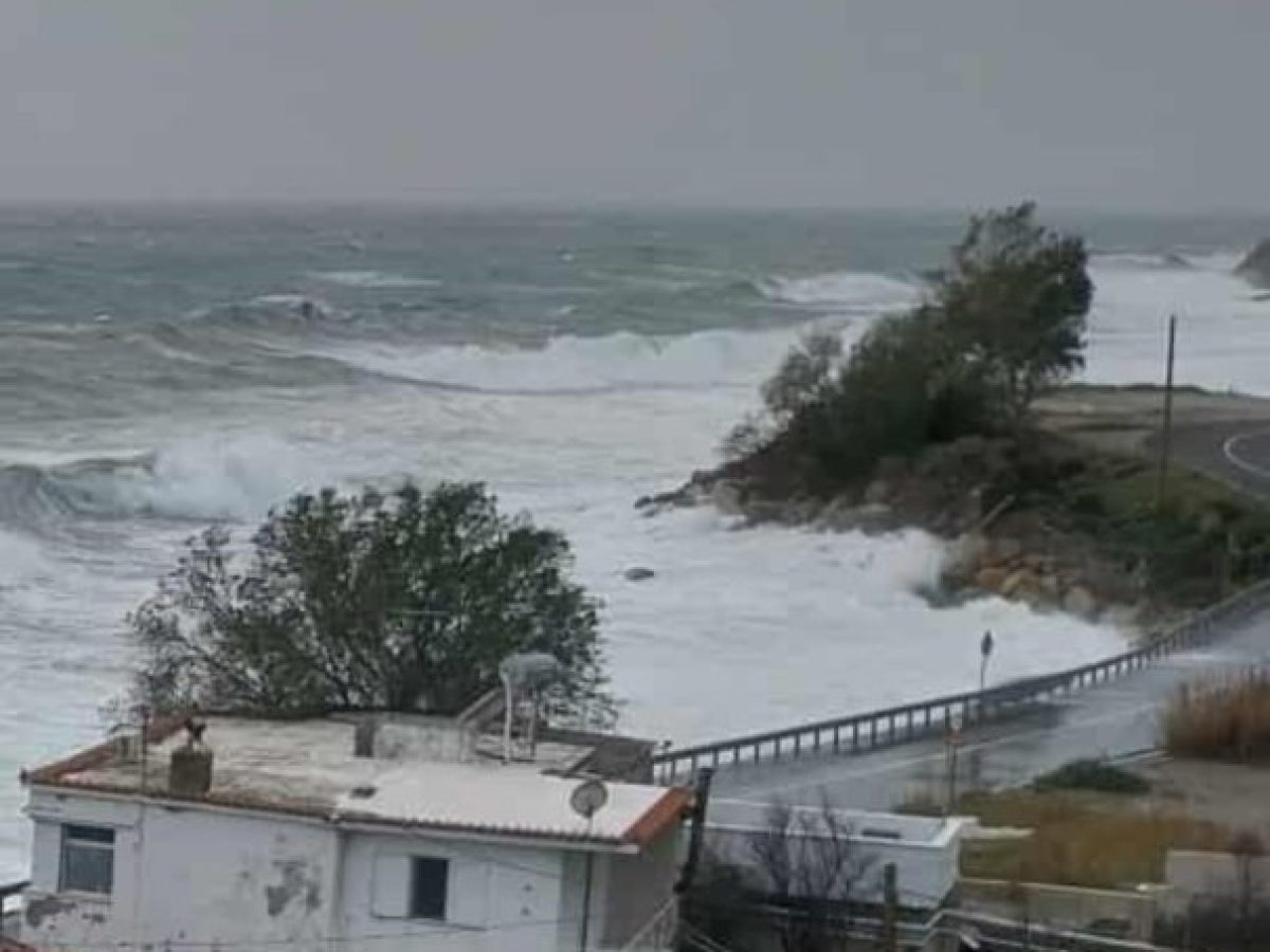 Κλειστός ο Παραλιακός δρόμος του Αγίου Κηρύκου λόγω καθίζησης του οδοστρώματος