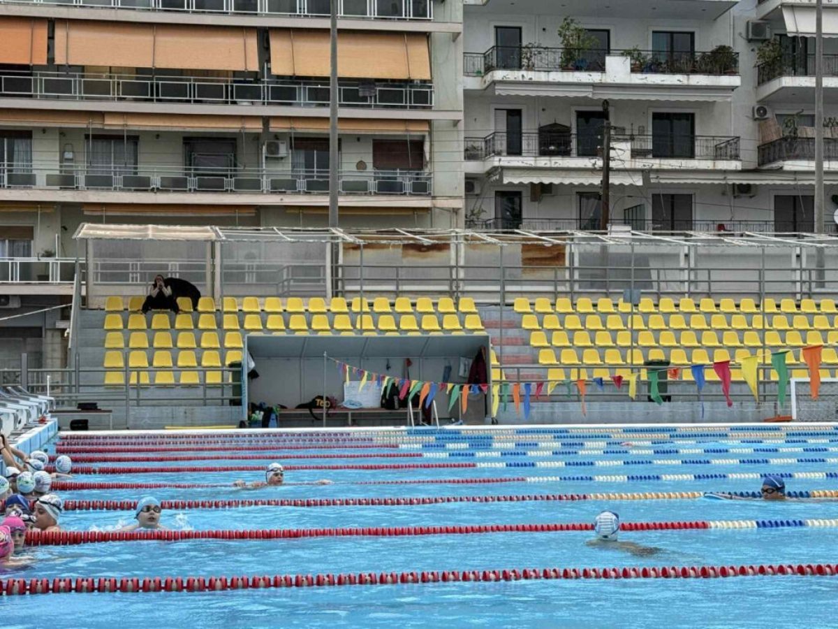 Κολυμβητήριο Καλαμάτας: Παραμένει χωρίς τέντες στις κερκίδες-Διαμαρτύρονται οι γονείς