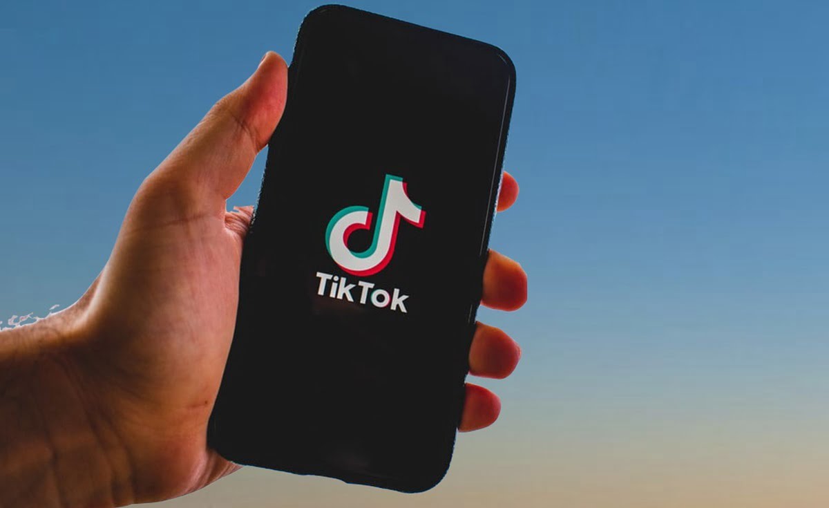 komision-to-TikTok-epireazi-ti