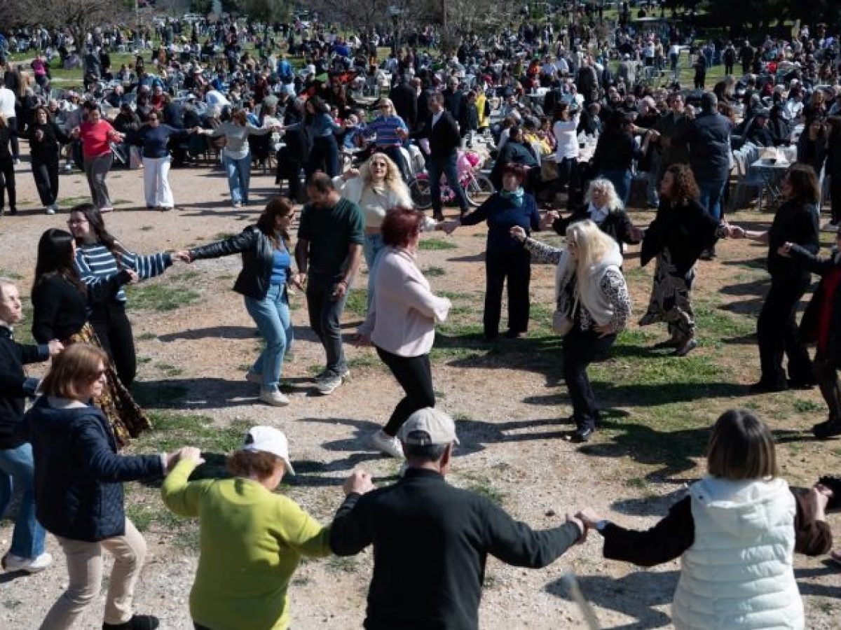 Κούλουμα στα Πευκάκια με εδέσματα και… χορό