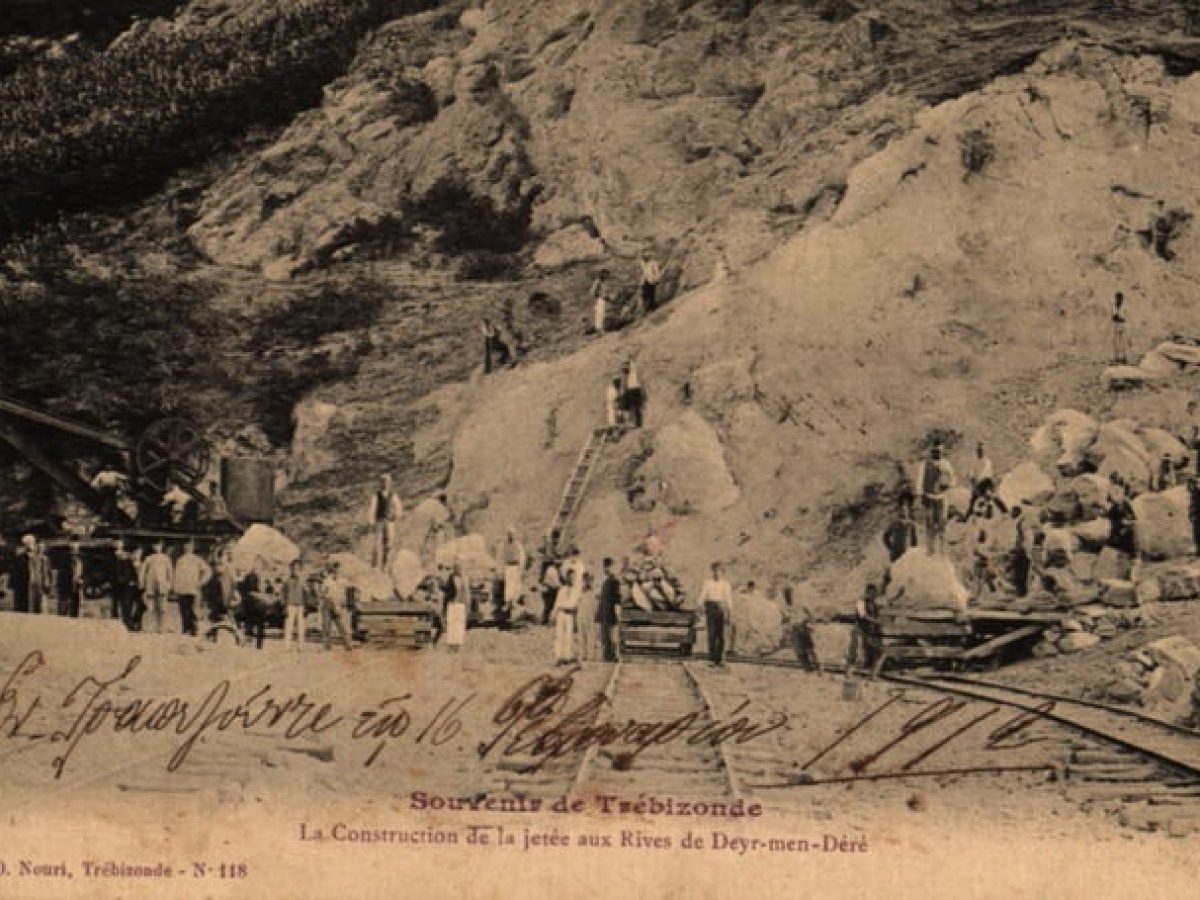 Κούντουρον, ο μήνας με την κομμένη ουρά