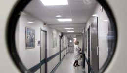 kriti-paremvasi-tis-diefthinsis-dimosias