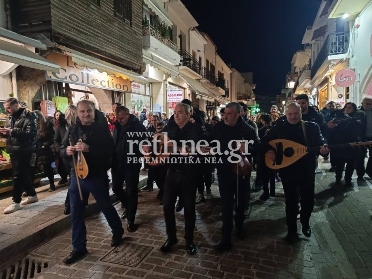 Κρητικές καντάδες στην παλιά πόλη του Ρεθύμνου