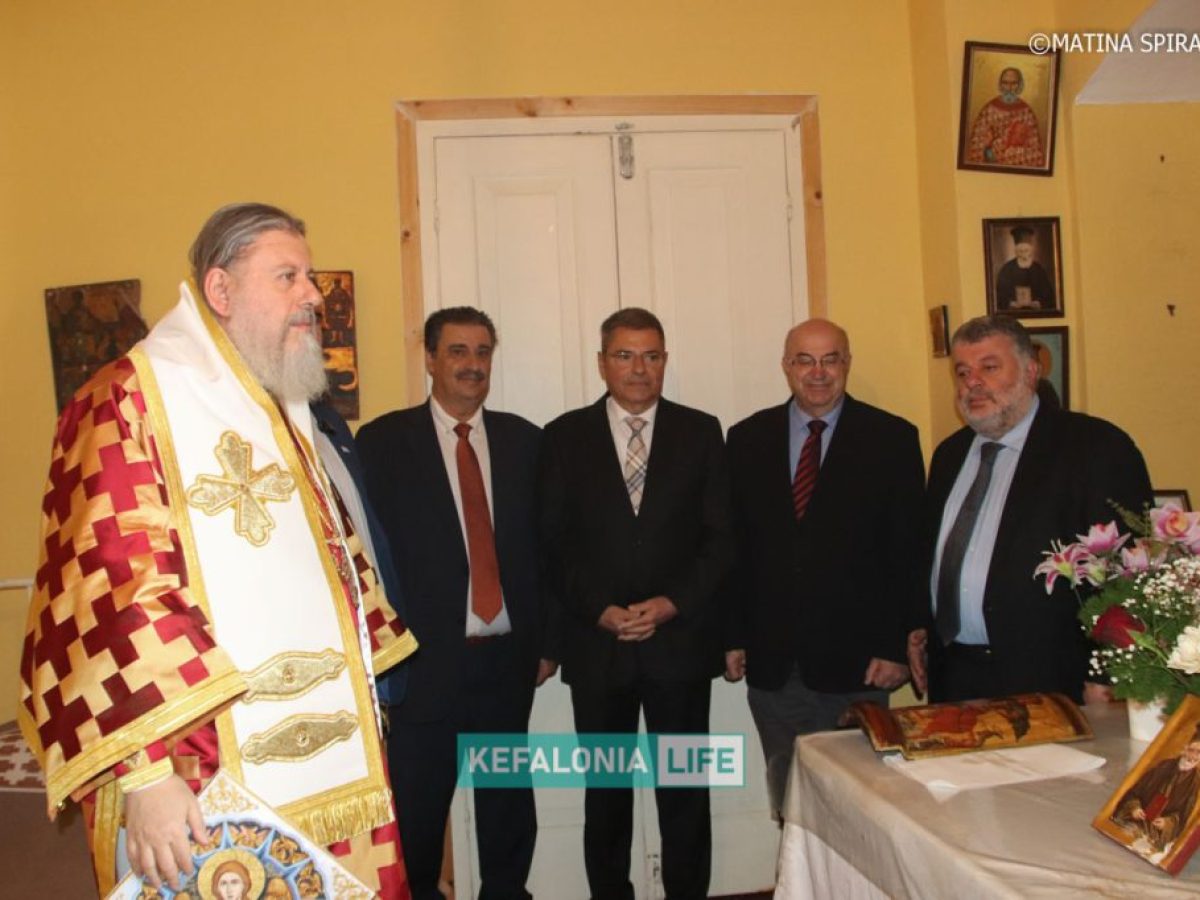 Κρότος ντροπής στο κελί του Αγίου Παναγή Μπασιά στο Ληξούρι: Τα νερά της οροφής “μίλησαν” μπροστά σε επισήμους κατά τον εορτασμό του Αγίου Χαραλάμπους – Προβληματισμός για την κατάσταση του κτιρίου (βίντεο – εικόνες)