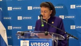 l.-mendoni-stin-UNESCO-i