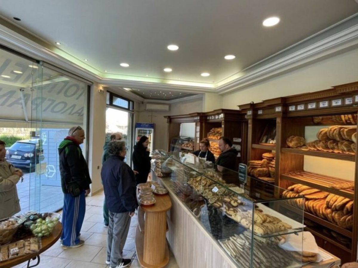 Λαγάνες και παράδοση στα Τρίκαλα: Η οικογενειακή αρτοποιία Καλογράνα  στην τιμητική της ημέρα