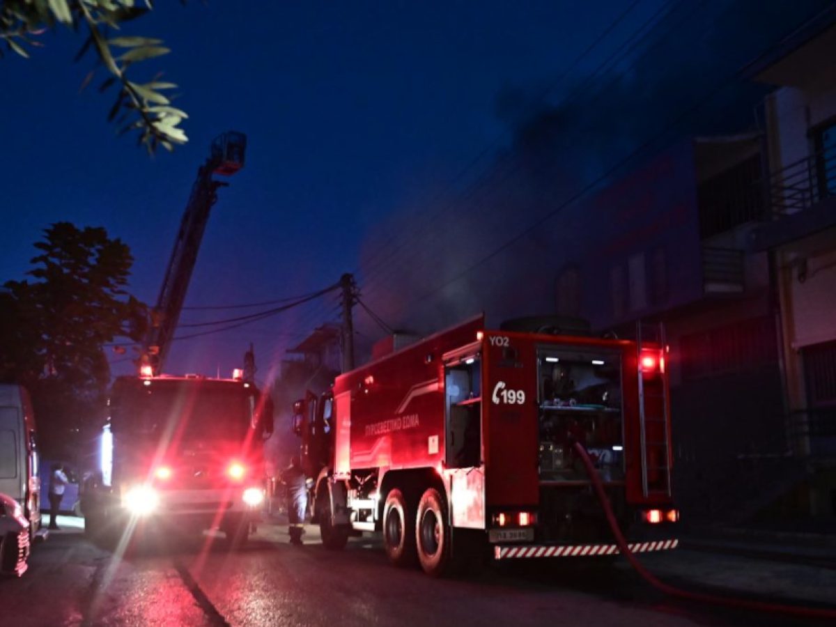 Λαμία: Εντοπίστηκε σορός αγνώστων στοιχείων σε διαμέρισμα όπου ξέσπασε πυρκαγιά