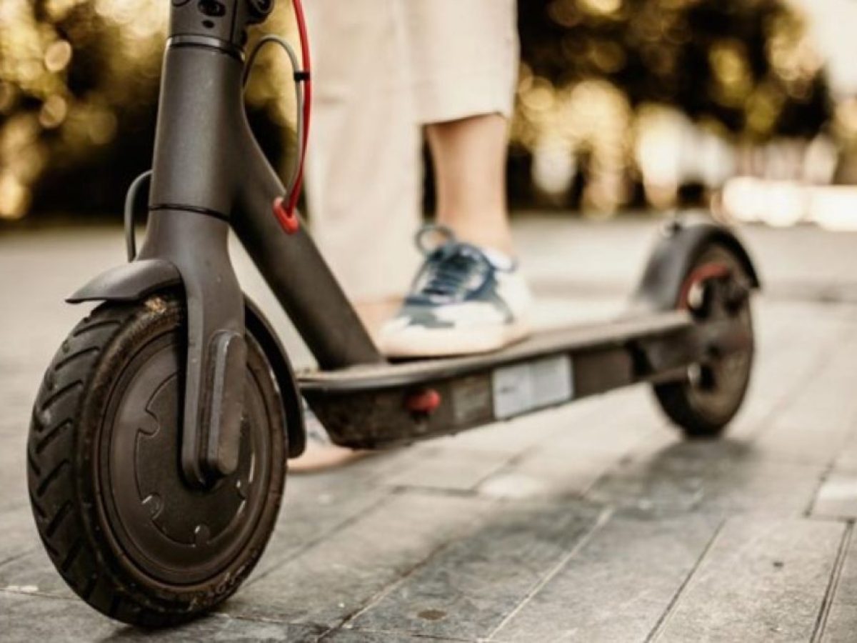 Λάρισα: Σύγκρουση αυτοκινήτου με πατίνι – Στο νοσοκομείο ένα άτομο