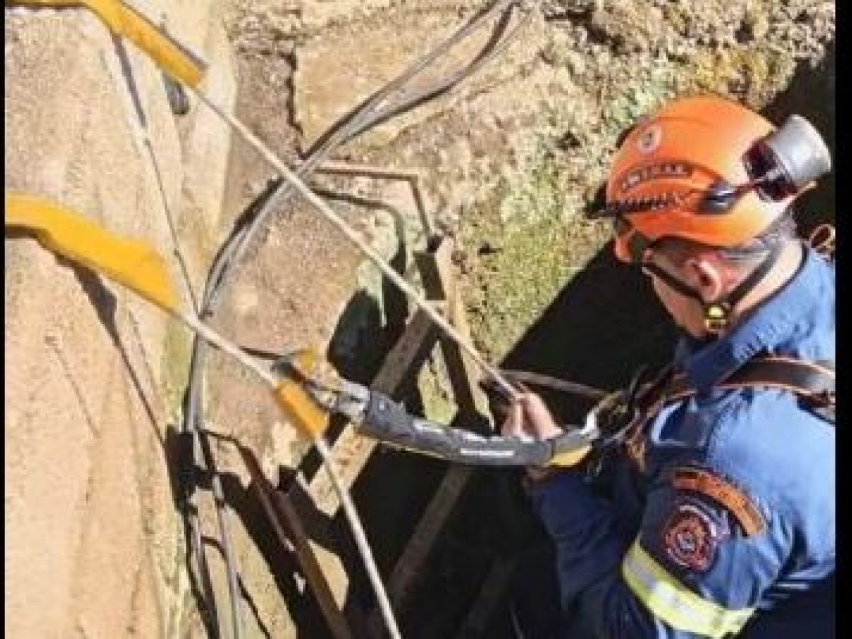 Λάρισα: Απεγκλωβίστηκε ο 40χρονος που έπεσε σε πηγάδι – ΦΩΤΟ