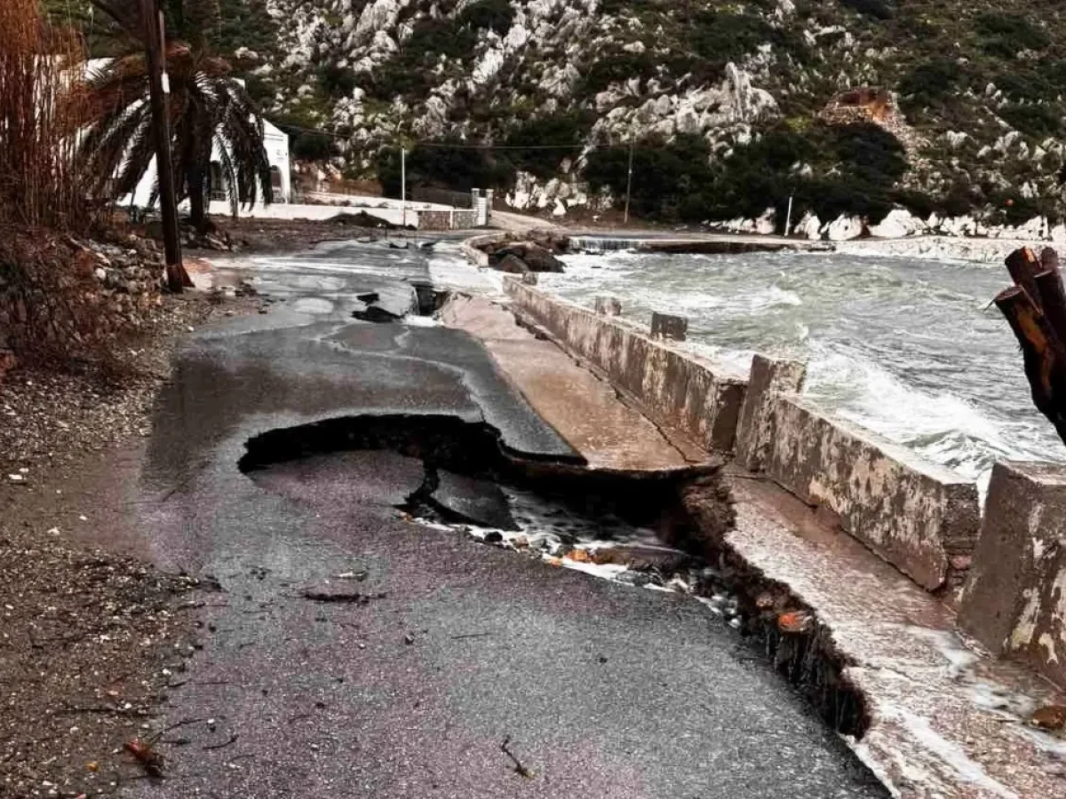 Λέρος: Εκτεταμένες ζημιές στο παραλιακό οδικό δίκτυο από την κακοκαιρία – Κλειστός ο δρόμος στο Δρυμώνα