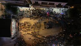 loutraki-chiliades-kosmos-vrethike-sti