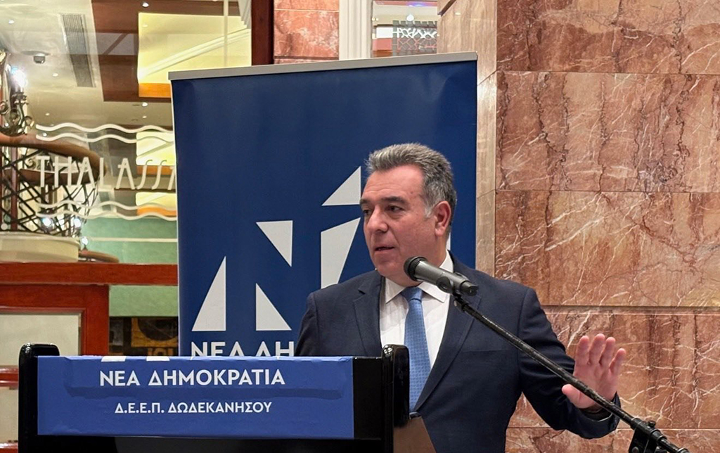 manos-konsolas-i-nea-dimokratia-2