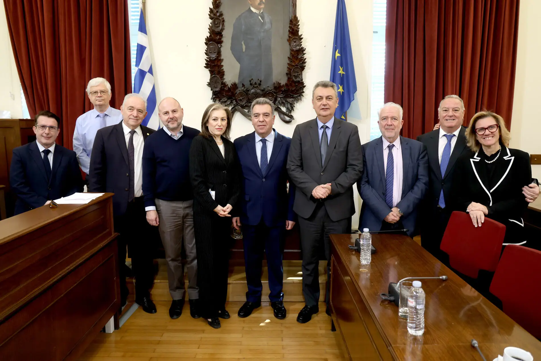manos-konsolas-protasi-nomou-etimazi-to
