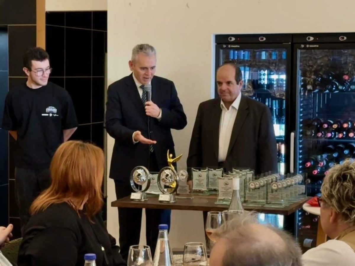 Μάξιμος Χαρακόπουλος στον Ποδηλατικό Σύλλογο Λάρισας: Η ποδηλασία συμβάλλει στη σωματική και ψυχική υγεία