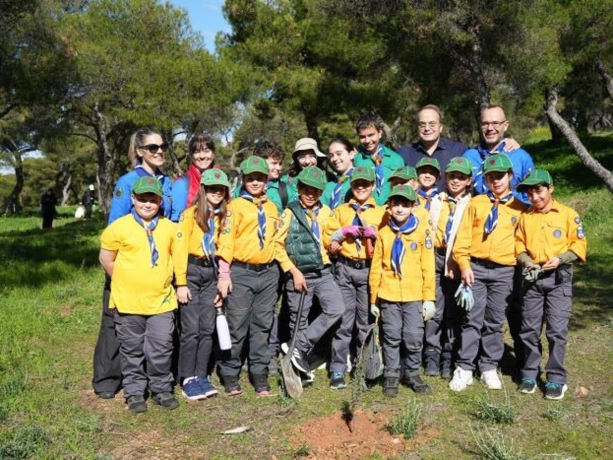 Με απόλυτη επιτυχία πραγματοποιήθηκε η δενδροφύτευση στον λόφο ΛΟΚ στο Καβούρι