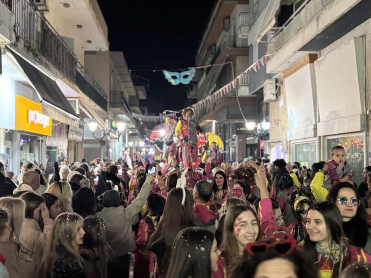 Με επιτυχία το 41ο Μεσολογγίτικο Καρναβάλι – Τα γκρουπ ξεχώρισαν για την δημιουργικότητα, το κέφι και τη μαζική συμμετοχή τους