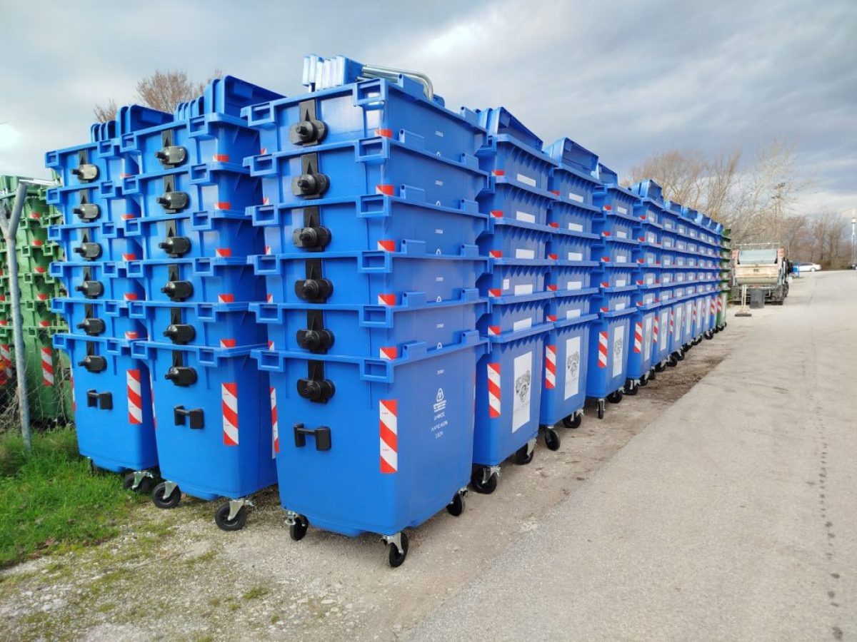 Με γοργούς ρυθμούς η αντικατάσταση κάδων απορριμμάτων στον Δήμο Λαρισαίων