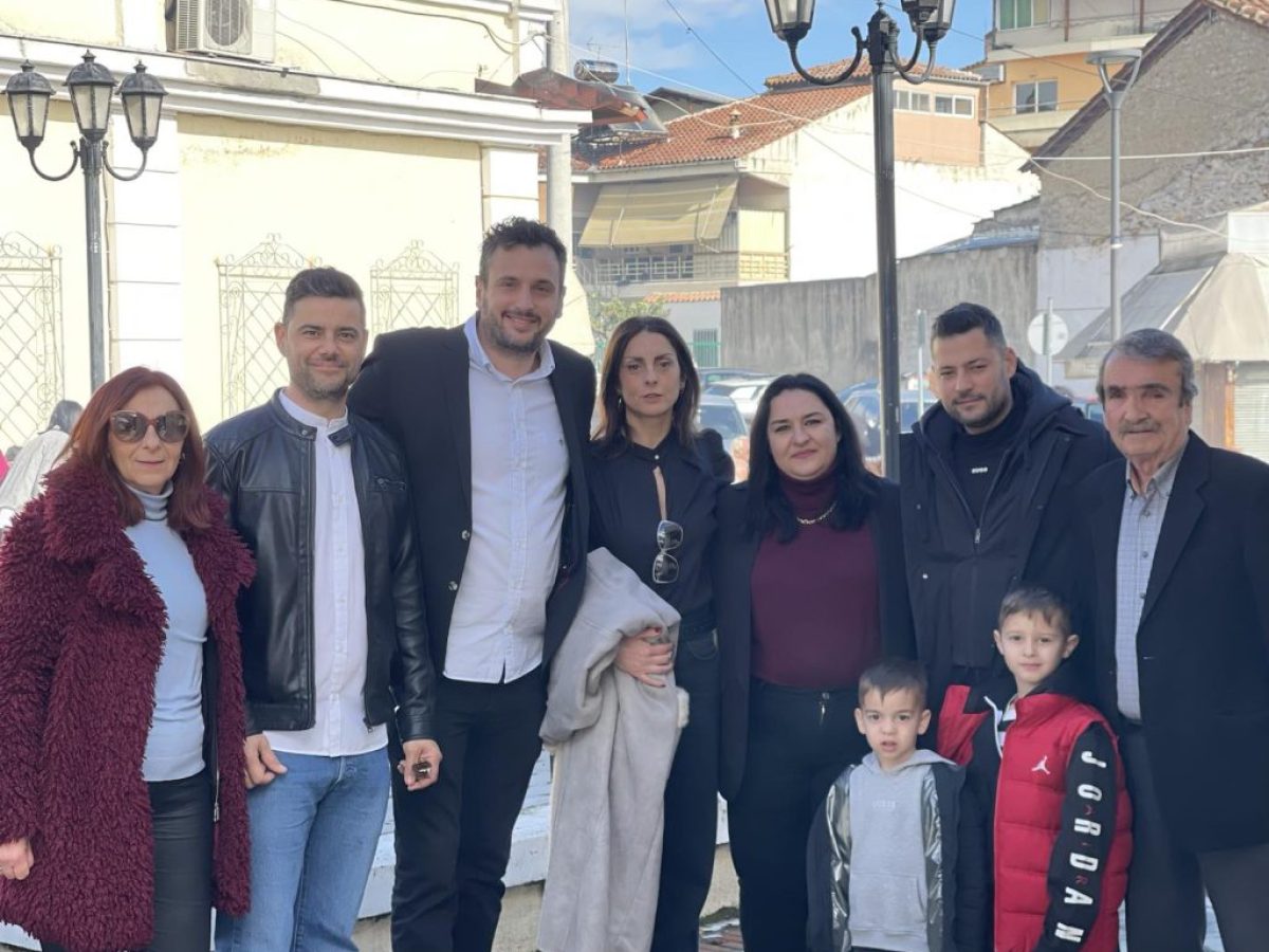 Με ιδιαίτερη επιτυχία πραγματοποιήθηκε η γιορτινή εκδήλωση για την Τσικνοπέμπτη στην Πλατεία Αγοράς του Τυρνάβου (ΦΩΤΟ)