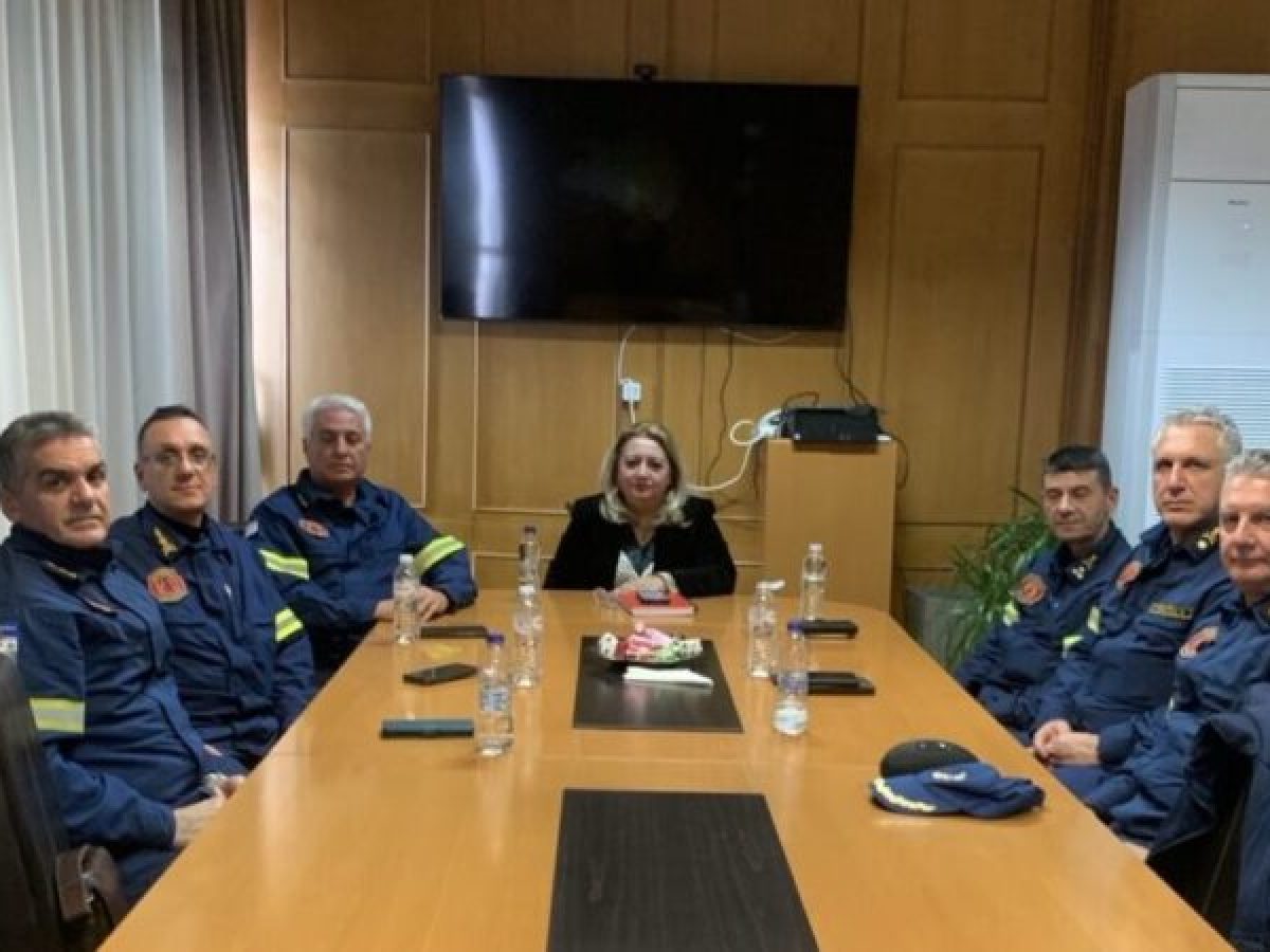 Με υψηλόβαθμα στελέχη της Πυροσβεστικής συναντήθηκε η Χρύσα Ντιντή