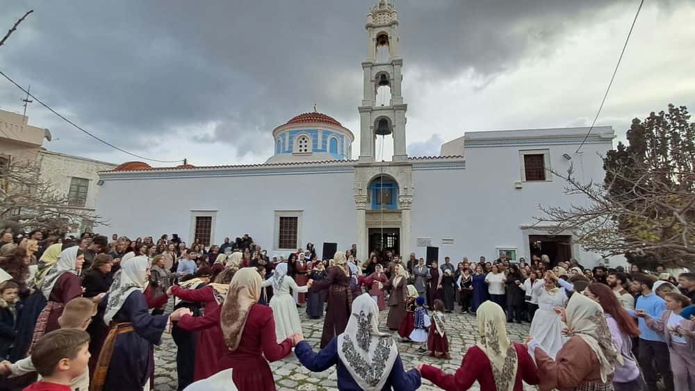 me-maziki-simmetochi-o-choros
