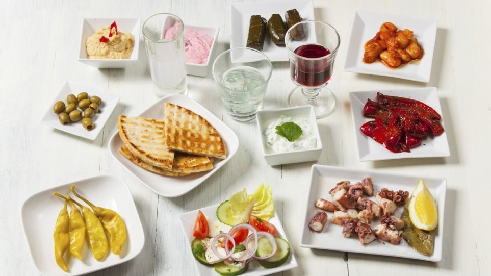 me-sarakostiana-tha-giortastoun-ta
