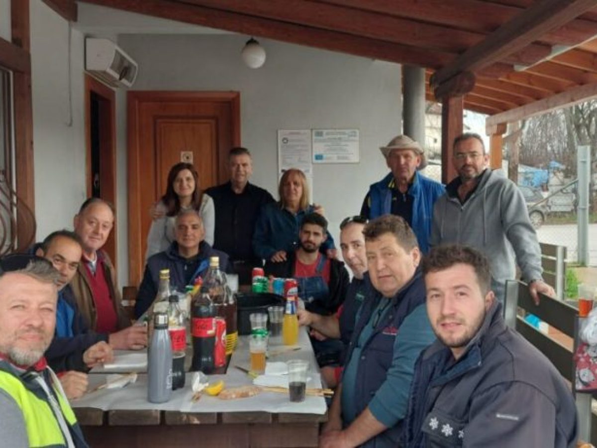 Με τσίκνα, ευχές και χαμόγελα η κοπή πίτας της εταιρείας Belwood και των συνεργατών της