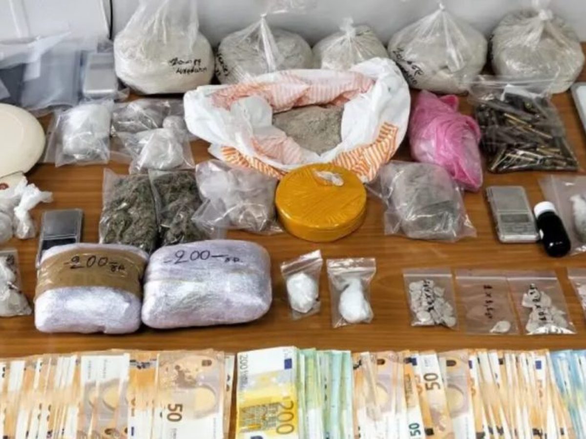 Μεγάλη επιχείρηση της ΕΛ.ΑΣ. σε Άγιο Δημήτριο και Νέα Σμύρνη για τη σύλληψη εμπόρων ναρκωτικών (VIDEO)