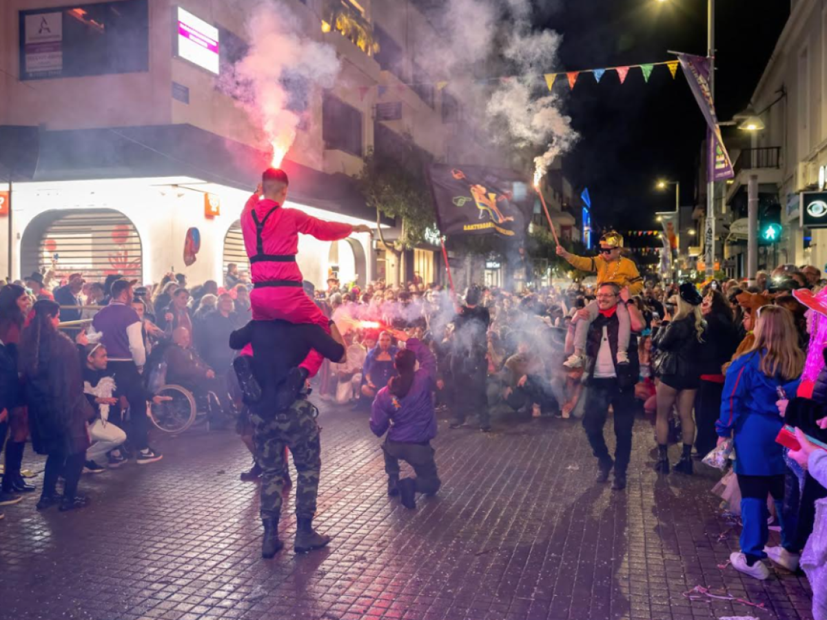 Μεγάλη συμμετοχή στην παιδική και βραδινή παρέλαση του Ρεθεμνιώτικου Καρναβαλιού