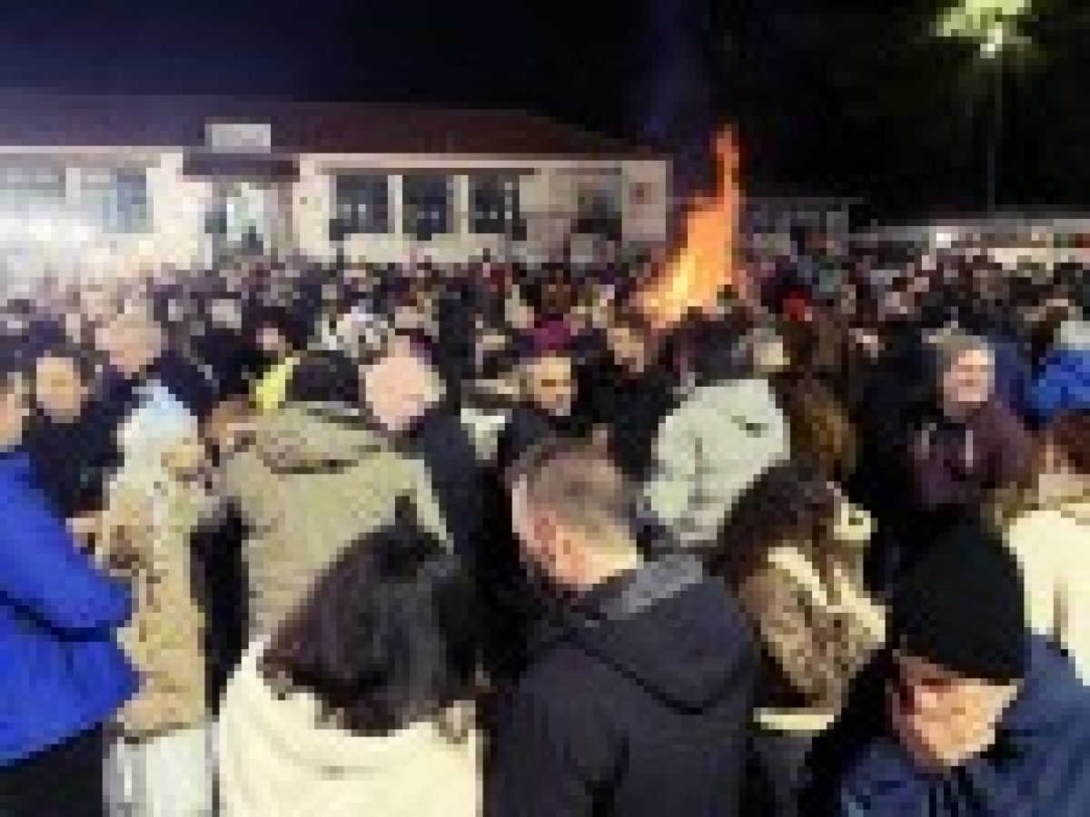 Μεγάλη συμμετοχή στο παραδοσιακό «Καμίνι» της Κυριακής των Απόκρεω στο Μαραντοχώρι