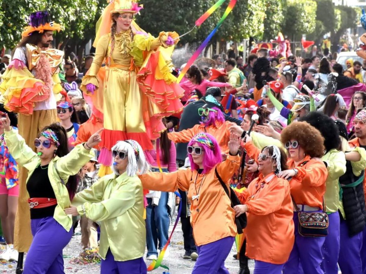 Μεγαλειώδες και το φετινό Καρναβάλι στο Μοσχάτο με χιλιάδες καρναβαλιστές και επισκέπτες (εικόνες)