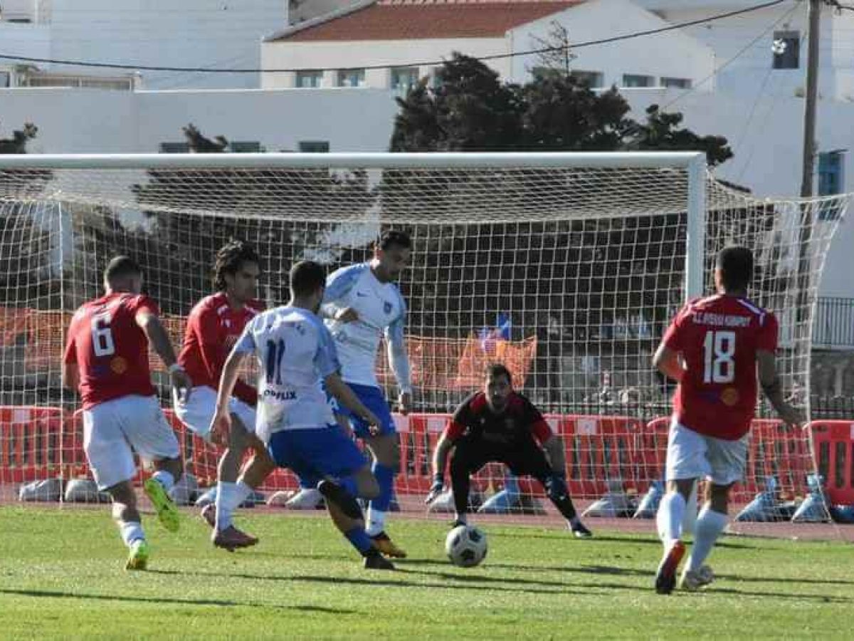 Μεγάλο ντέρμπι στην Νάξο με καταγγελίες από το Καμάρι του Ιγκιτιάν για… σακούλες στις κάμερες! Έxασε πέναλτι ο Μελι, τραυματίστηκε ο Σιόβας