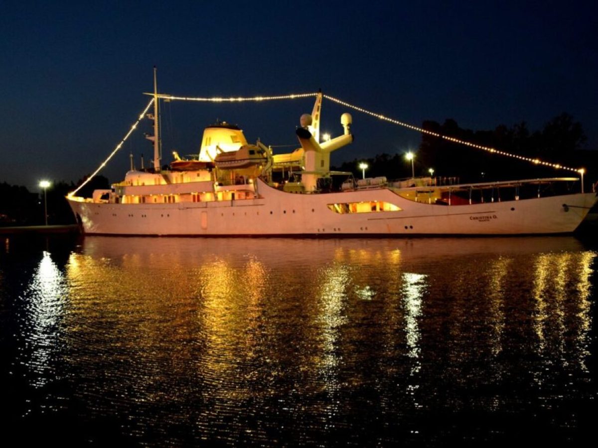 Μεσολόγγι 2019: Το θρυλικό υπερπολυτελές γιοτ του Ωνάση, «Χριστίνα» ένα βραδάκι στο λιμάνι
