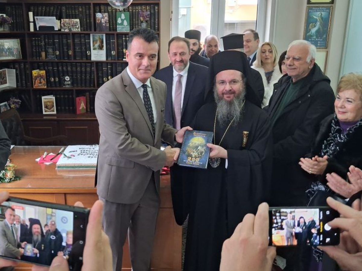 Μεσολόγγι: Δωρεά της οικογένειας Μπαλαμπάνη τo επετειακό ημερολόγιο για τα 200 χρόνια από την Έξοδο