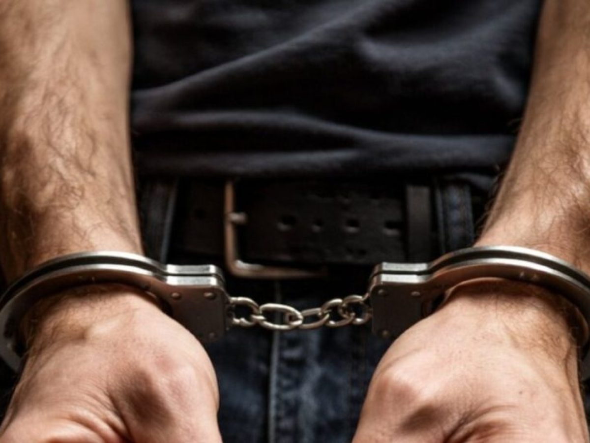 Μεσολόγγι: Συνελήφθησαν 2 άνδρες για διακεκριμένες κλοπές σε οχήματα και εκδοτήριο εισιτηρίων