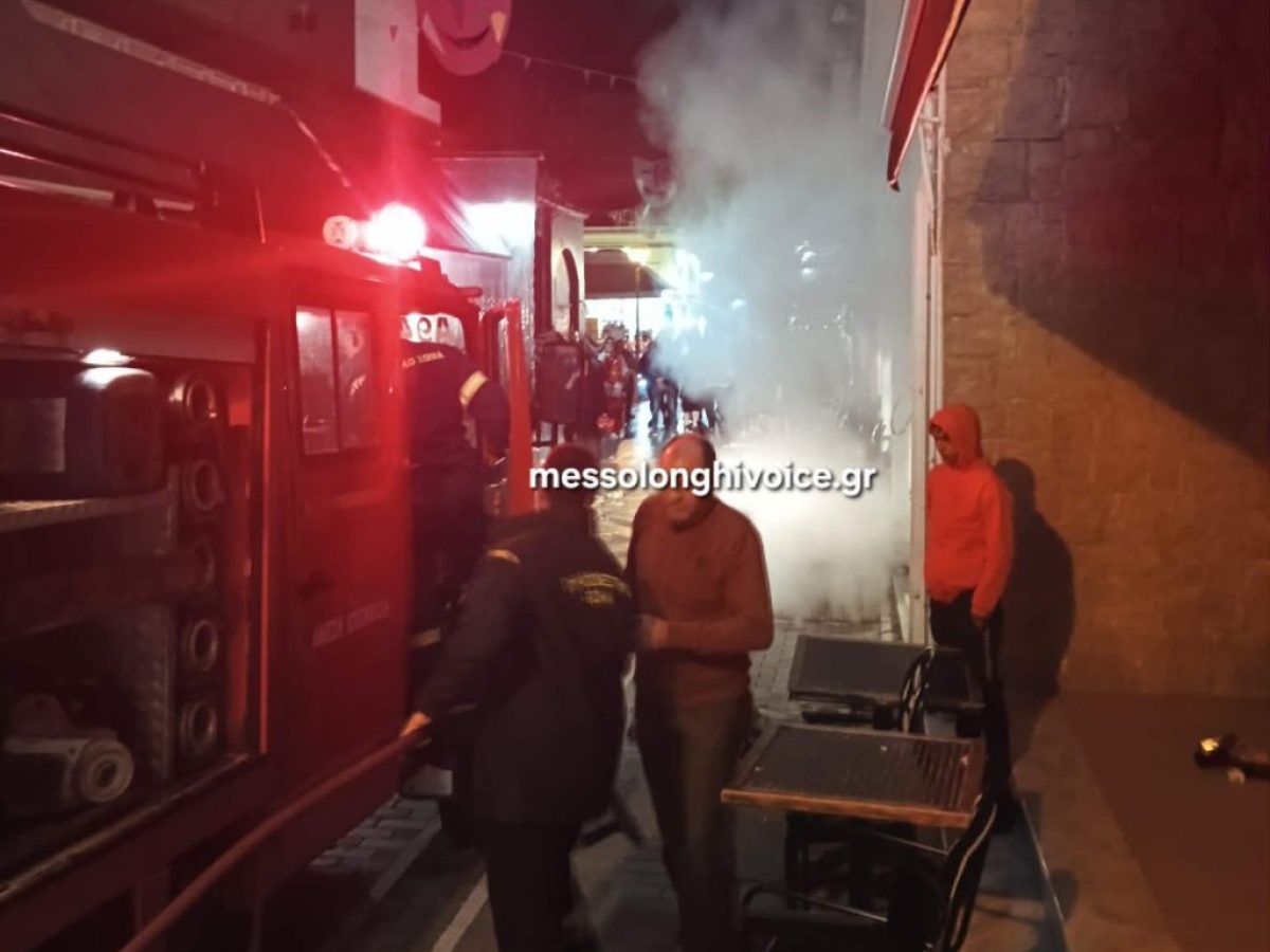 Μεσολόγγι: Αναστάτωση στο κέντρο της πόλης – Καλώδιο έβγαζε καπνούς – Άμεσα στο σημείο η Πυροσβεστική