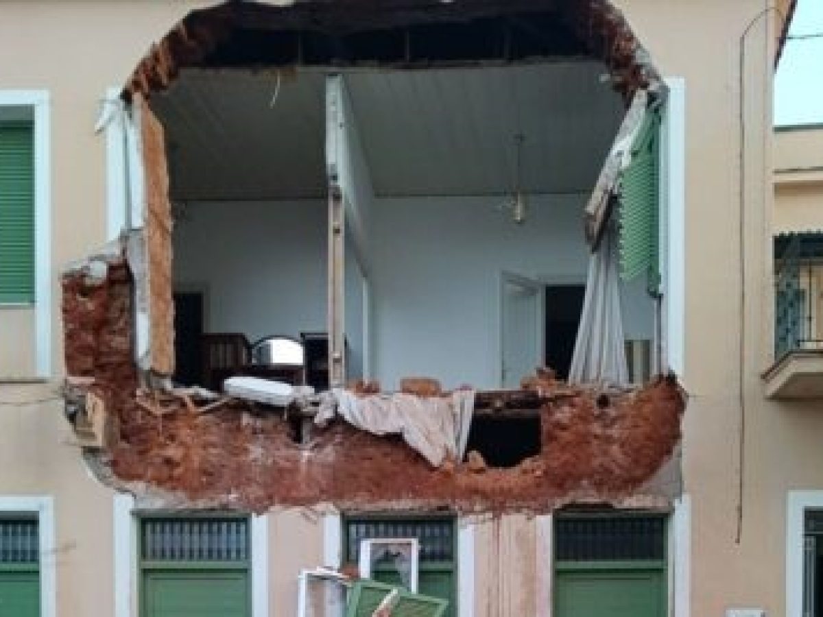 Μεσσήνη: Κατέρρευσε η πρόσοψη σπιτιού