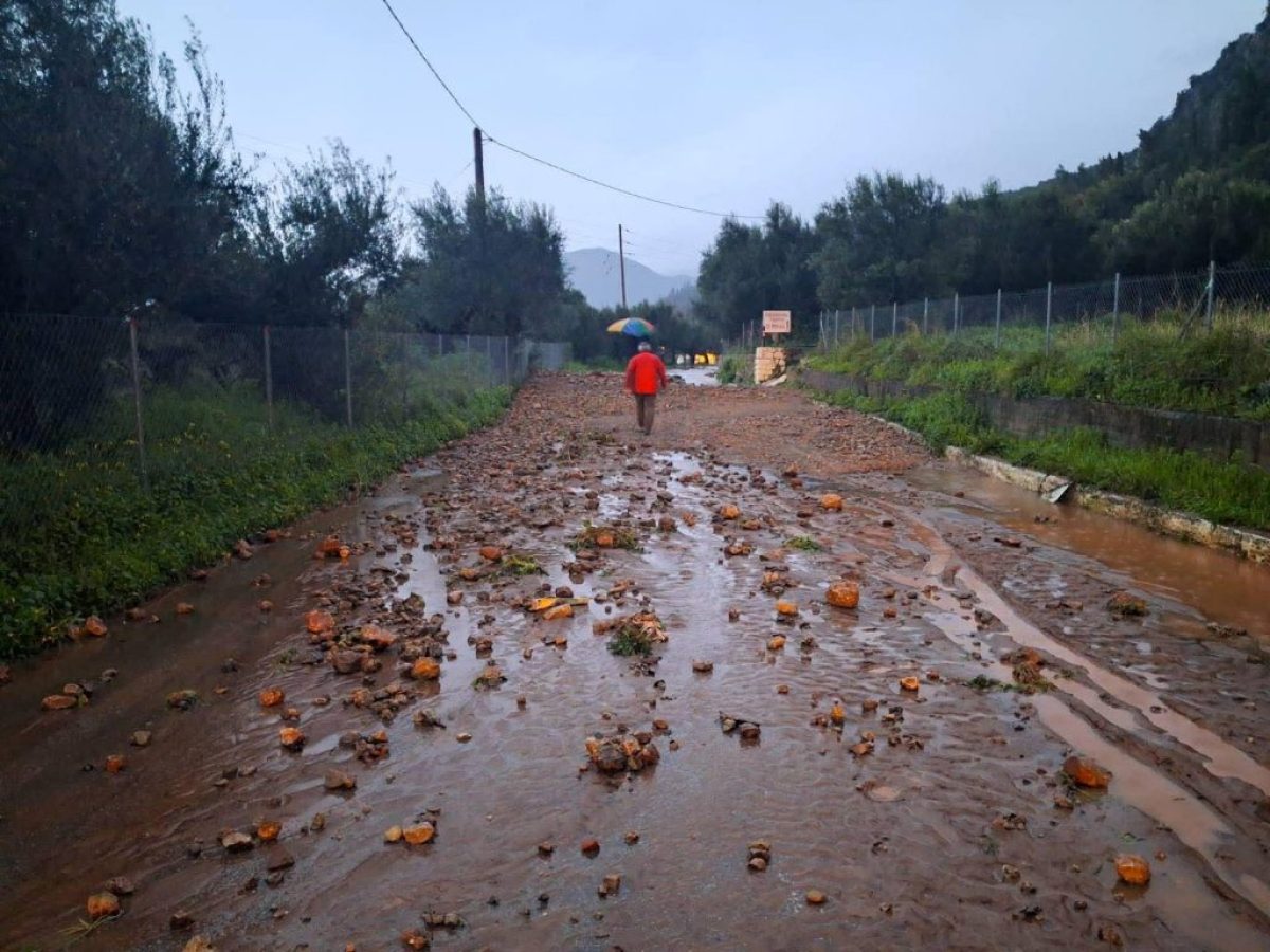 Μεσσηνία: Προβλήματα στον δρόμο Πήδημα – Αρφαρά από κατολίσθηση λόγω της έντονης κακοκαιρίας