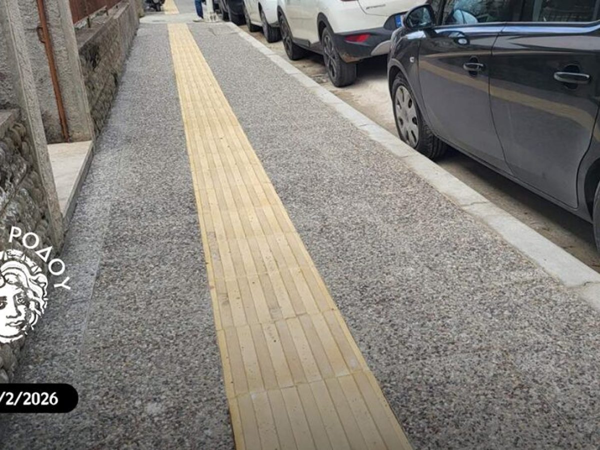 Μετά από δεκαετίες ανακατασκευάστηκε το πεζοδρόμιο στην οδό Αμμοχώστου-Συνεχίζονται οι παρεμβάσεις και σε άλλα σημεία της πόλης