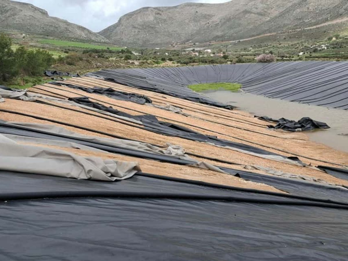 Μια “πονεμένη ιστορία” χωρίς τέλος: Σε πλήρη εγκατάλειψη η λιμνοδεξαμενή στο Βαθύ Καλύμνου.