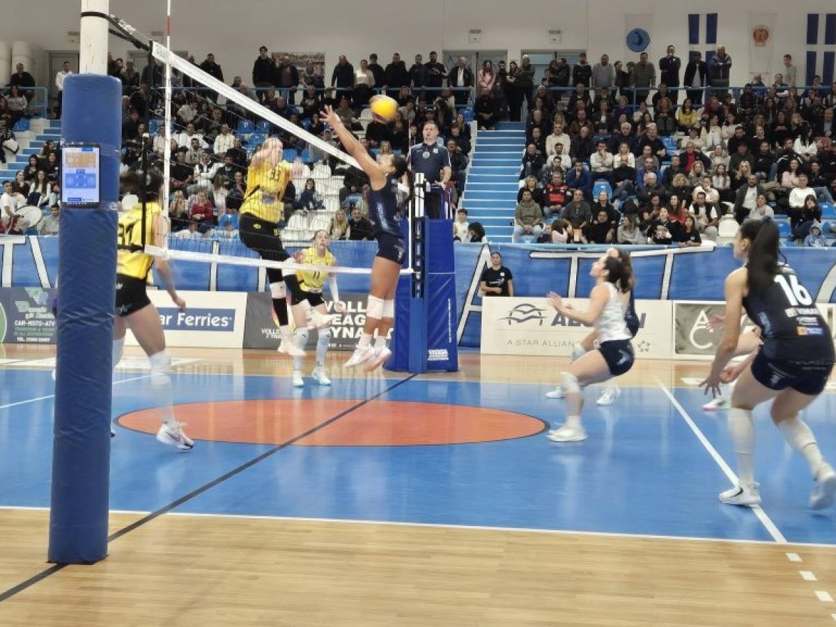 Μία σπουδαία νίκη, που δίνει ώθηση τόσο στη συνέχεια του πρωταθλήματος, όσο και στην ψυχολογία ενόψει του προσεχούς προημιτελικού Κυπέλλου, πανηγύρισε στο κατάμεστο ΔΑΠΠΟΣ ο Α.Ο. Θήρας